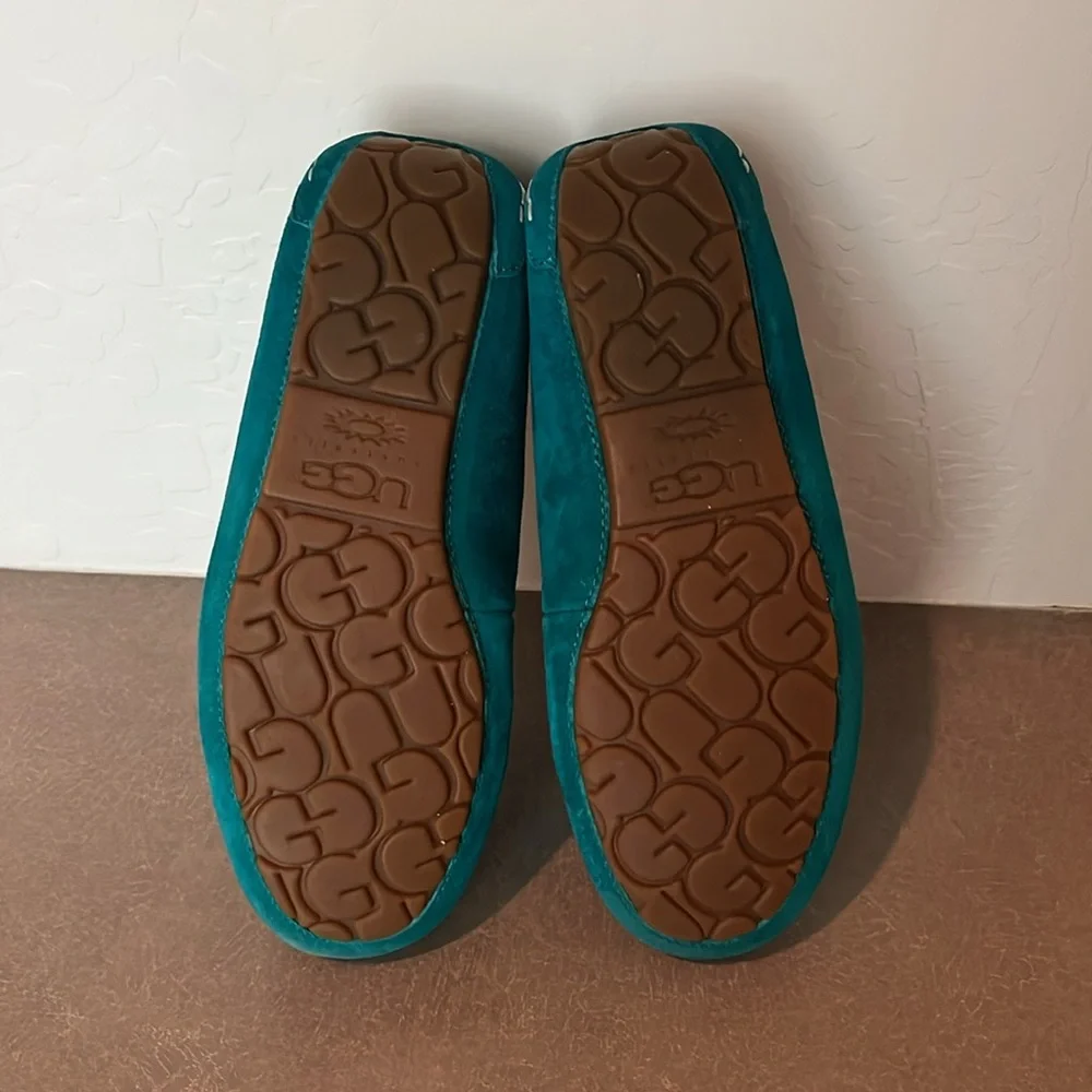 Ugg slippers size 7 - Picture 7 of 15